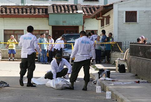 Dos víctimas del ataque de Sabaneta murieron en el sitio, las otras en hospitales. Foto de Juan Diego Zapata.