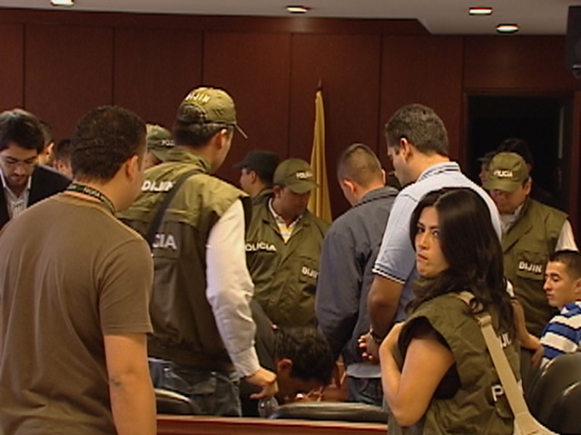 Los policías implicados, durante la audiencia.